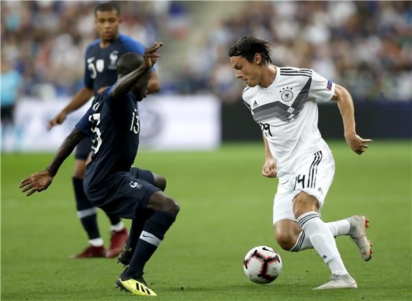 شولز أمام فرنسا