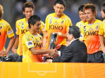 منتخب نجوم الدوري الياباني عندما فاز بكأس جومو 2009
