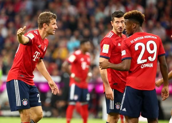 كومان مع لاعبي بايرن 