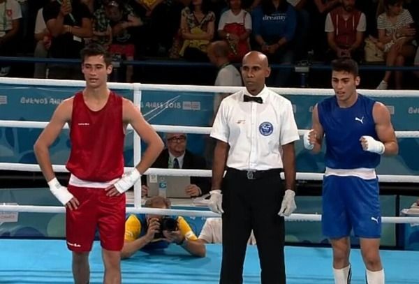  مروان مدبولي بالزي الأزرق