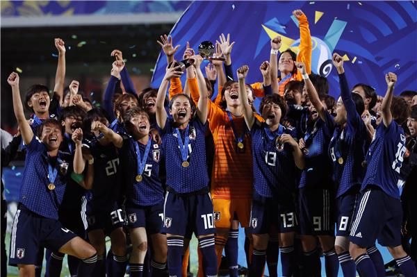 فوز لاعبات منتخب اليابان للشابات بكأس العالم 2018 تحت 18 عاما في فرنسا 