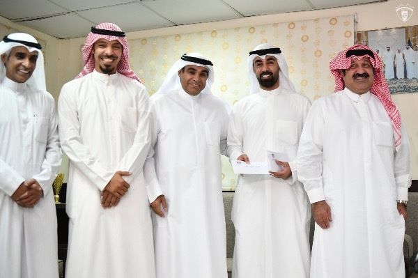 أحمد اليوسف يجتمع باللاعبين