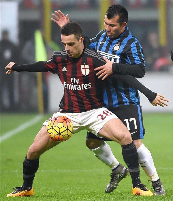 جانب من مباراة سابقة بين ميلان وإنتر