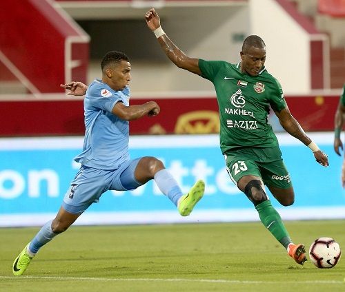 جانب من لقاء الفجيرة وشباب الأهلي دبي