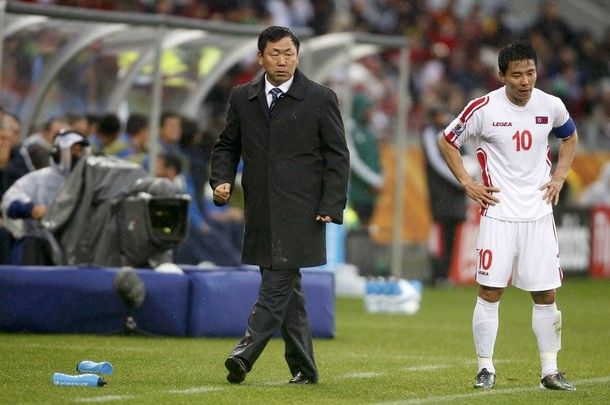 مدرب منتخب كوريا الشمالية السيد كيم جونغ هون 