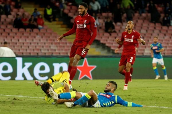 من مباراة نابولي وليفربول
