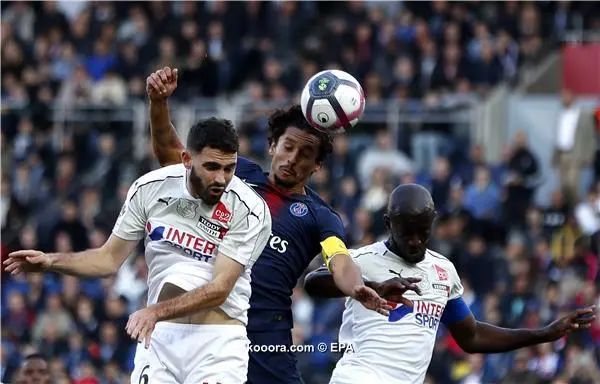 ?i=epa%2fsoccer%2f2018-10%2f2018-10-20%2f2018-10-20-07107389_epa