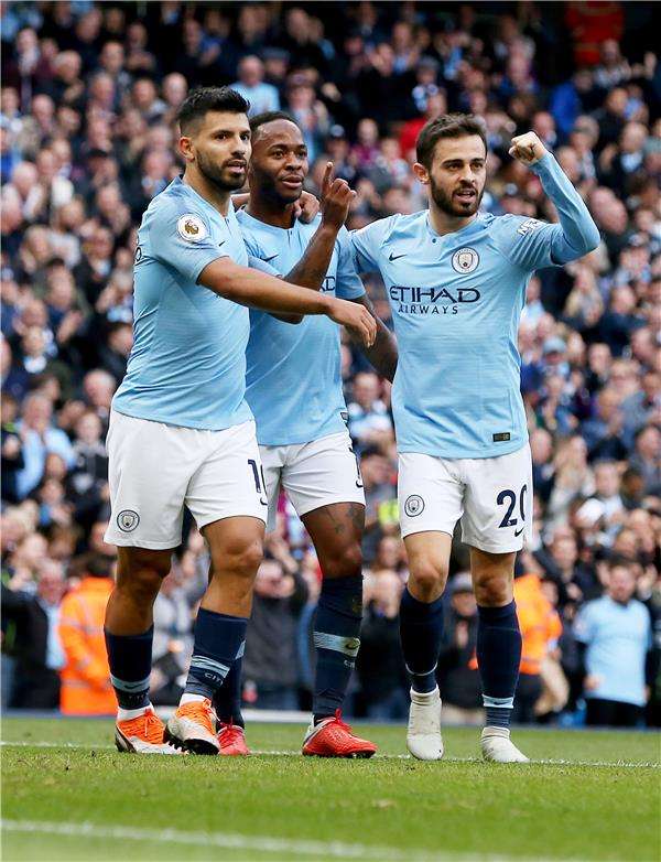 سترلينج مع لاعبي السيتي