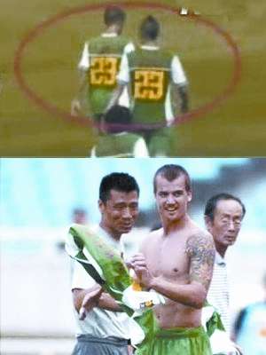 صورة توضح قيام الشقيق الأكبر جويل بتغيير قميصه بعد نهاية المباراة من أجل خداع الجميع