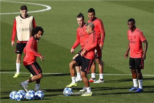 ?i=epa%2fsoccer%2f2018-10%2f2018-10-22%2f2018-10-22-07110909_epa