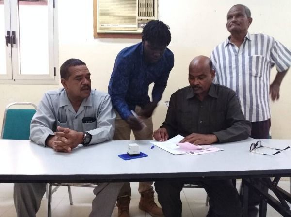 جانب من الصفقات 