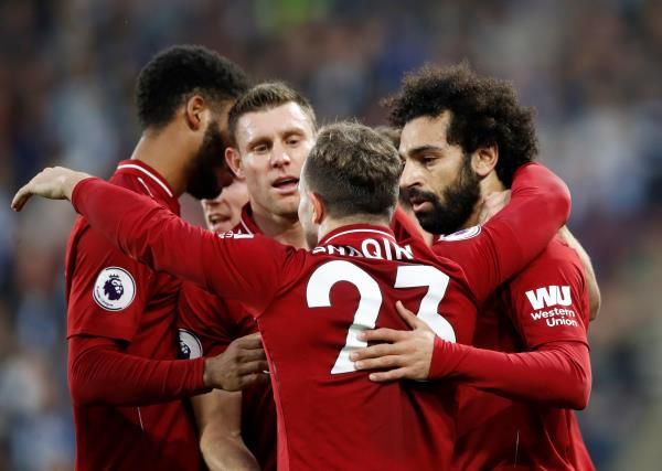 صلاح مع لاعبي ليفربول