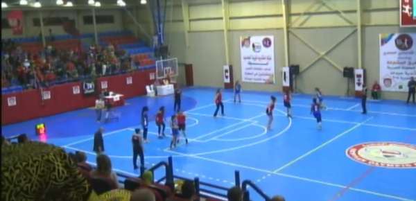 جانب من مباراة الأهلي والفحيص