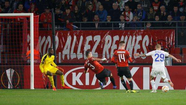 جانب من لقاء رين ودينامو كييف