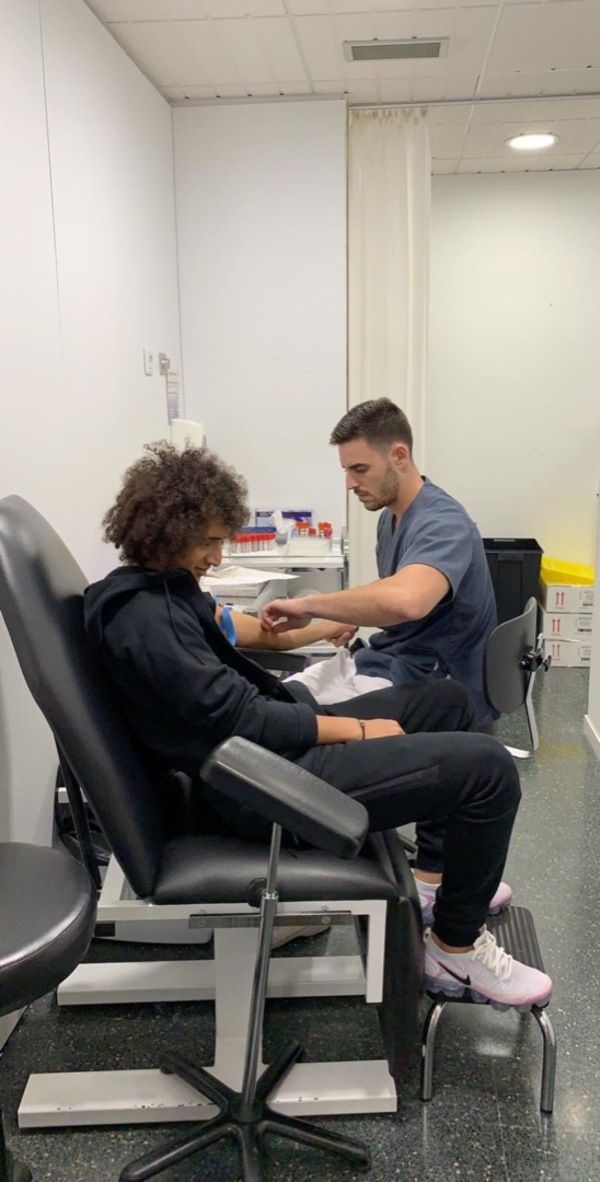 جانب من خضوع عموري للفحوصات