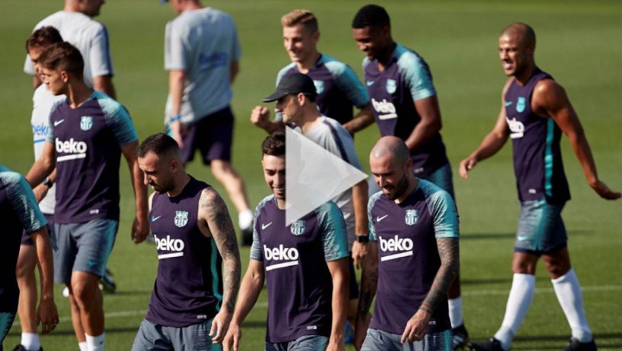 فالفيردي وسط لاعبي برشلونة