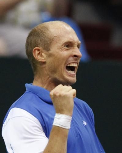 2010-07-11t125745z_01_mos115_rtridsp_3_tennis-davis_reuters