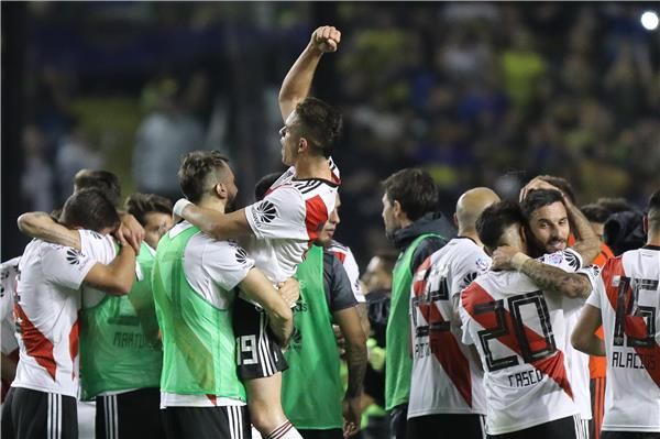 لاعبو ريفر بليت