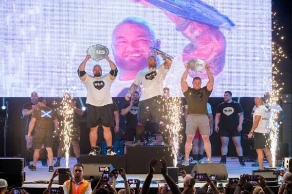 جانب من التتويج