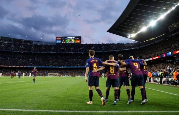 فرحة لاعبي برشلونة