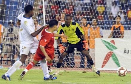 مبارك بوصوفة نجم خط الوسط بإمتياز