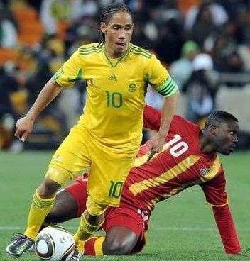 بينار يرتدي شارة القيادة في مباراة غانا