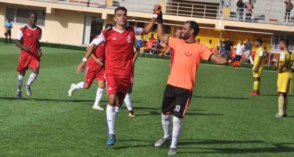 فرحة لاعبي خدمات خانيونس