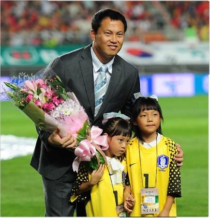 لي وون جاي تلقى التكريم من الإتحاد الكوري الجنوبي بعد نهاية الشوط الأول