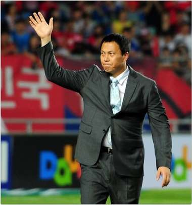 لي وون جاي يودع جماهير المنتخب الكوري الجنوبي بعد أن خاض آخر مبارياته الدولية