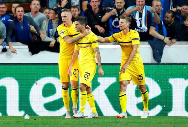 بوليسيتش مع لاعبي دورتموند 