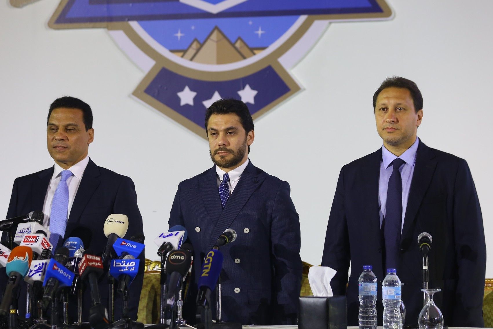 أحمد حسن يتوسط البدري وخشبة