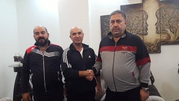  ماهر بحري أثناء تقديمه