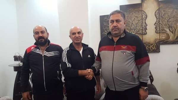 ماهر بحري أثناء تقديمه