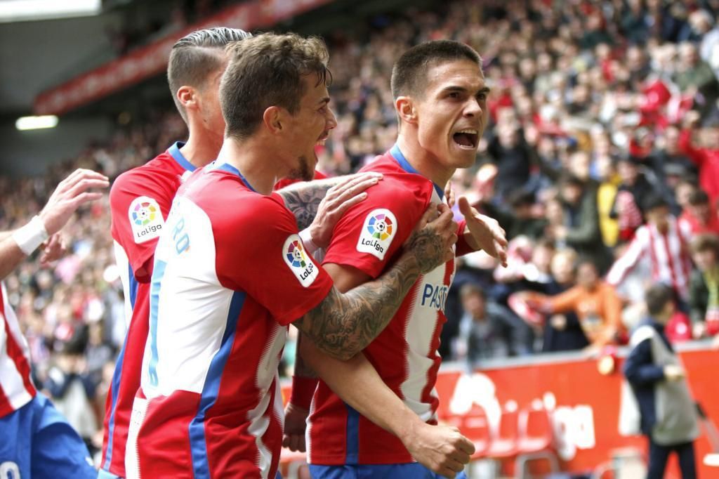 لاعبو سبورتينج خيخون