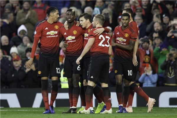 بوجبا مع فريقه