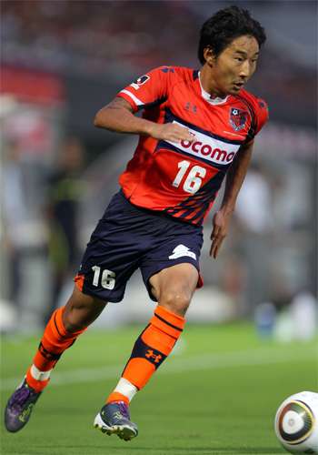 لي تشون سو بقميص فريقه الجديد أوميا ارديجا