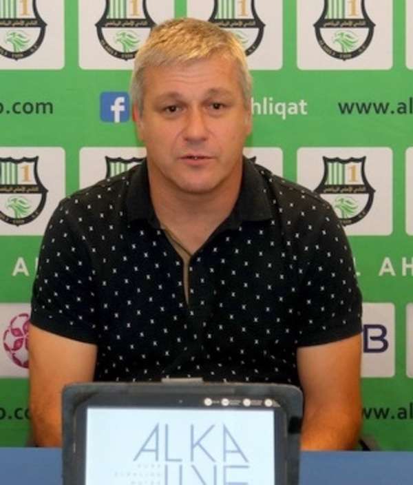 إيفان خلال المؤتمر الصحفي