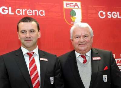 بيتر بريكس (إلى اليمين)