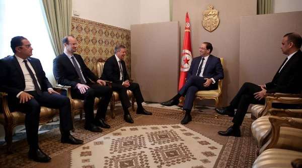 من لقاء رئيس الحكومة التونسية بالجريء والمدب