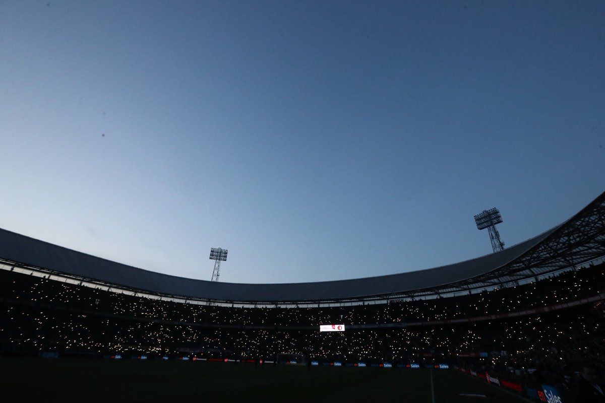 انقطاع الكهرباء عن الملعب