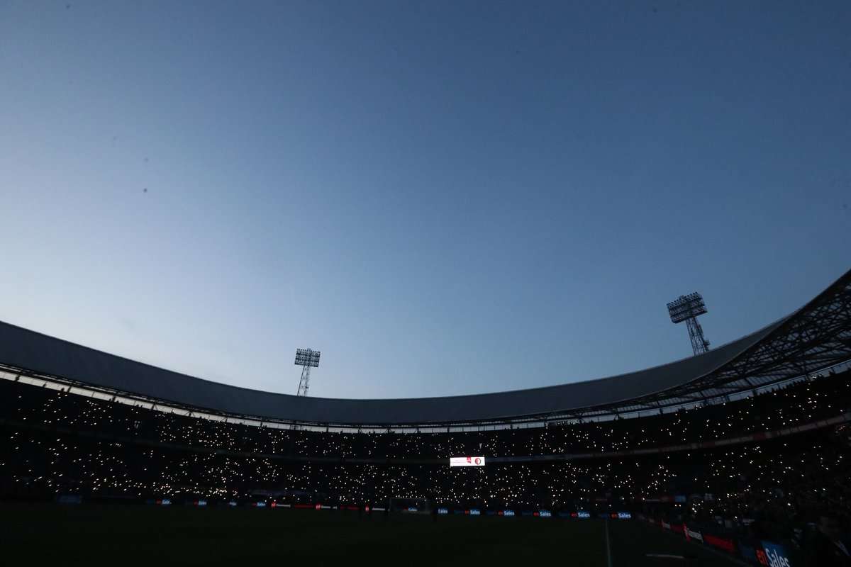 انقطاع الكهرباء عن الملعب