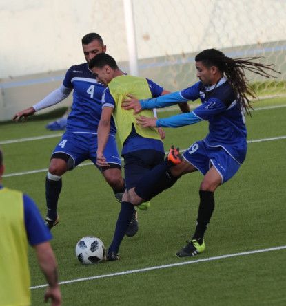  نجدي مع لاعبي الأنصار