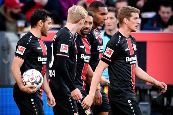 بلعربي مع لاعبي ليفركوزن