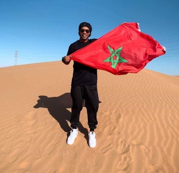 رونالدينيو مع العلم المغربي