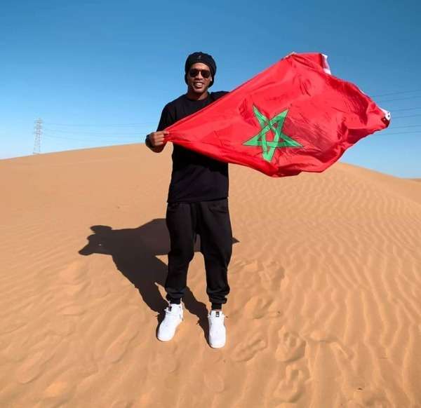 رونالدينيو مع العلم المغربي
