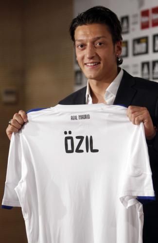 2010-08-18t125018z_01_sps02_rtridsp_3_soccer-spain-ozil_reuters