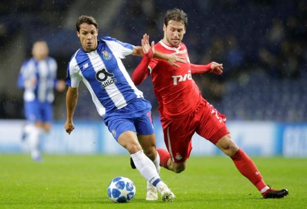 جانب من مباراة بوروتو ولوكوموتيف موسكو