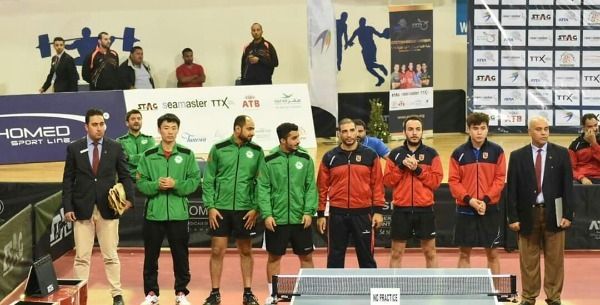 لاعبو الأهلي والبحرين