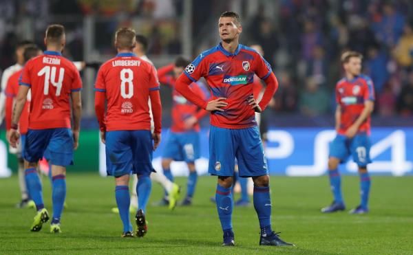 لاعبو فيكتوريا بلزن