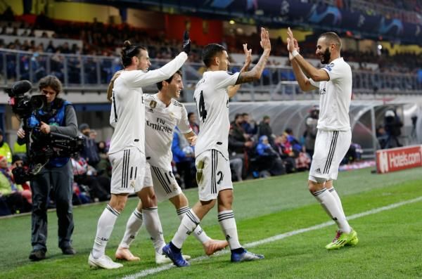 سيبايوس مع لاعبي ريال مدريد